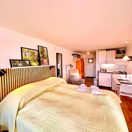 Cosy With Private Terrace * Vallensbaek